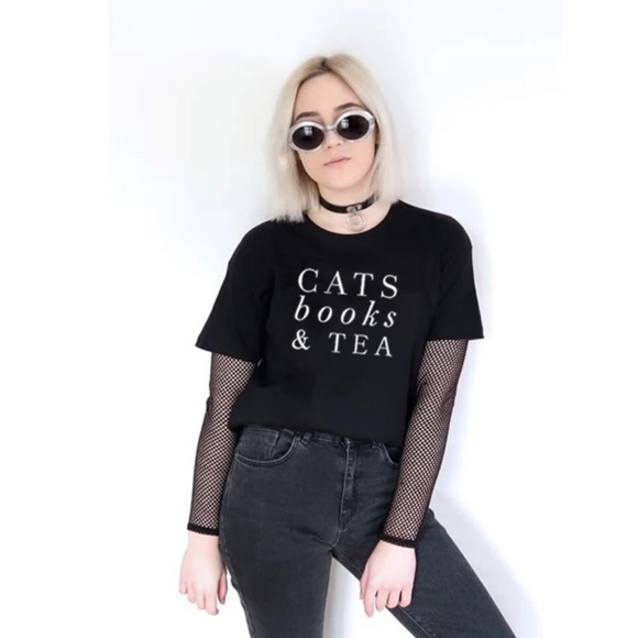5⭐ Rated 💛Cats, Books & Tea Black T Shirt - Picture 2 of 5